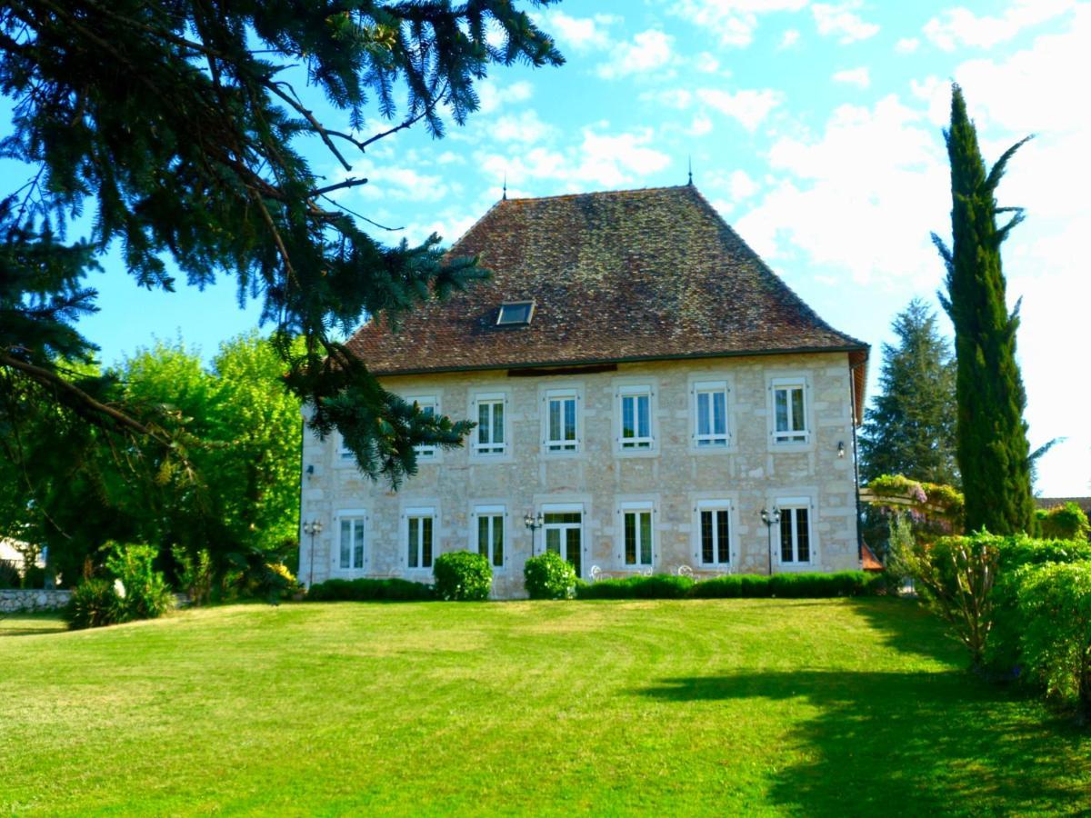 Domaine Du Manoir Les Avenières Exterior foto