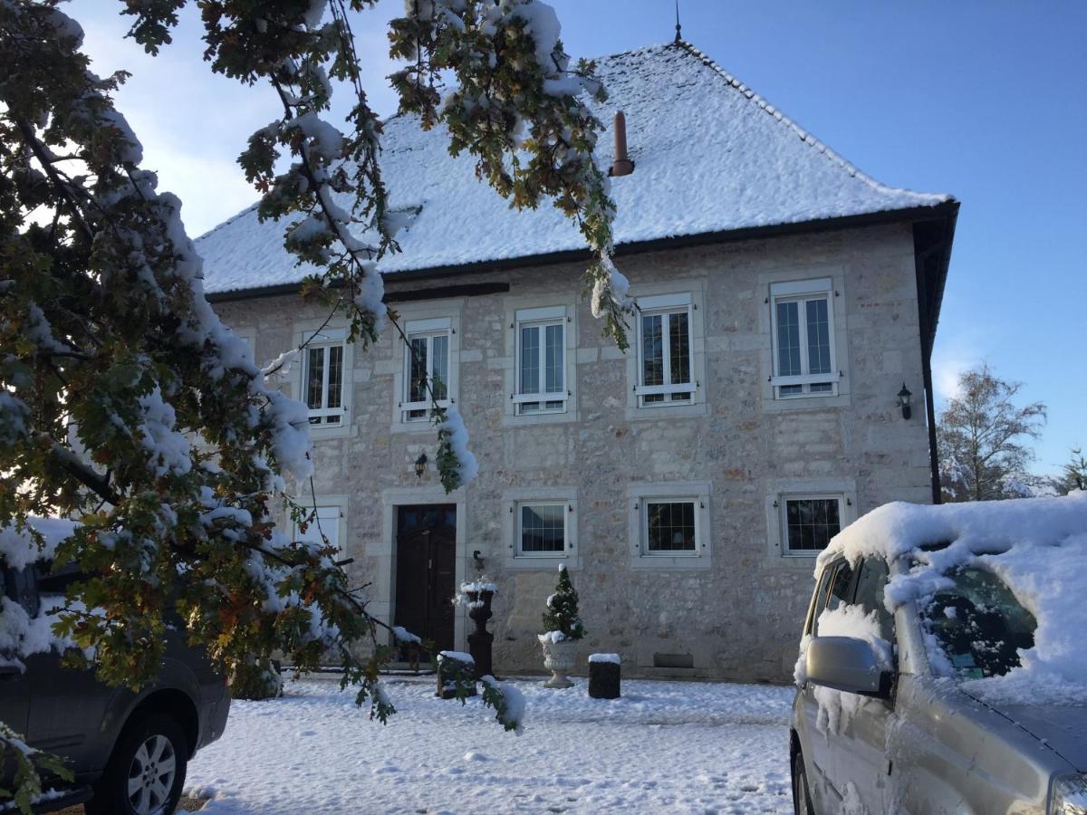 Domaine Du Manoir Les Avenières Exterior foto