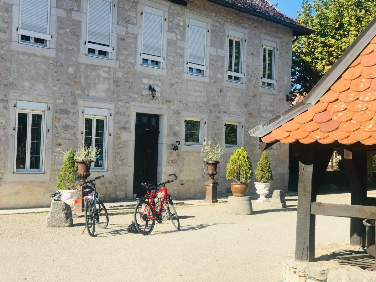 Domaine Du Manoir Les Avenières Exterior foto